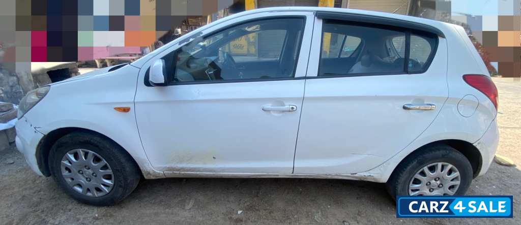 White Hyundai i20 Magna 1.4 DSL BSIV