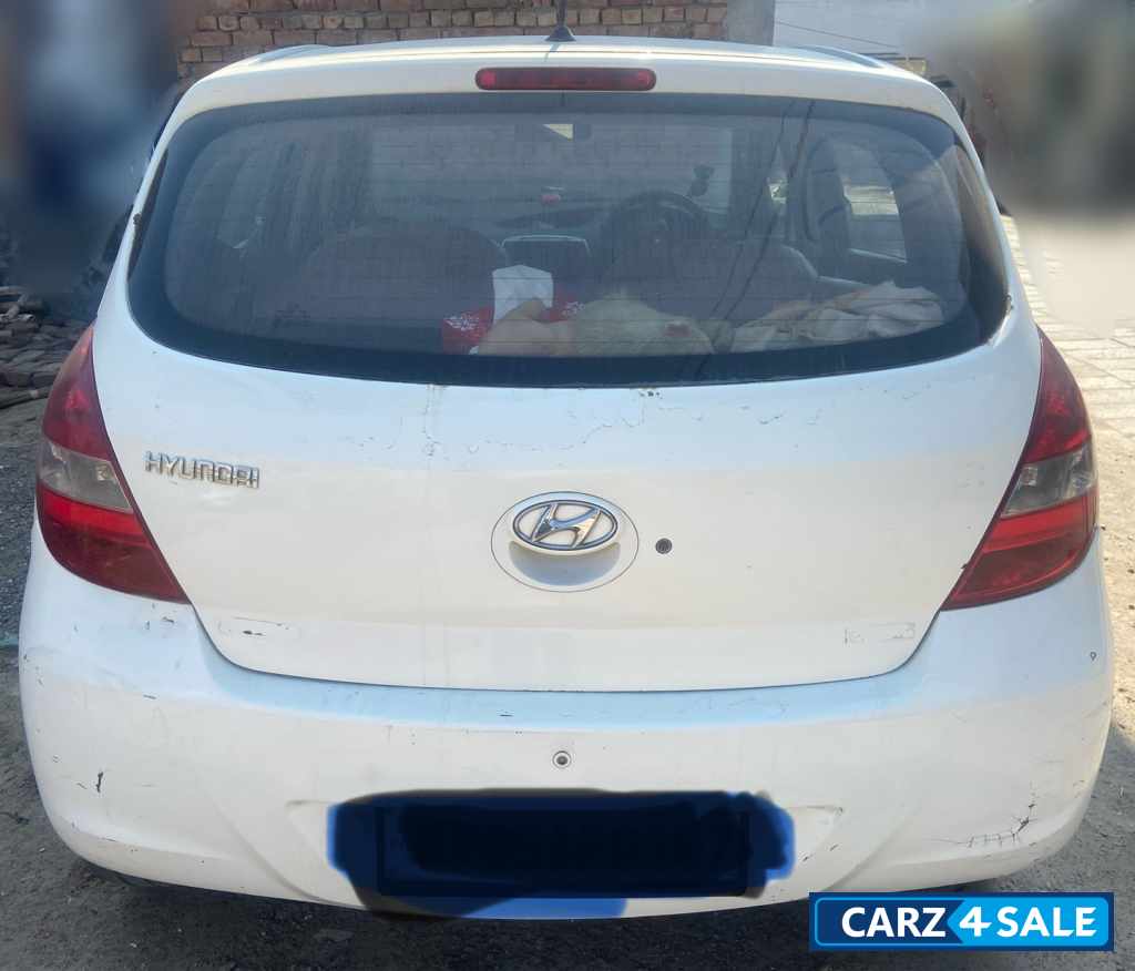White Hyundai i20 Magna 1.4 DSL BSIV