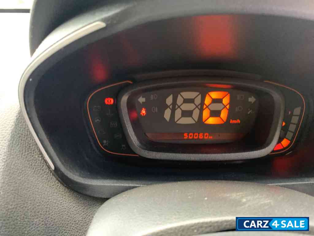 Fiery Red Renault Kwid Rxl