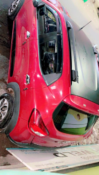 Fiery Red Renault Kwid Rxl