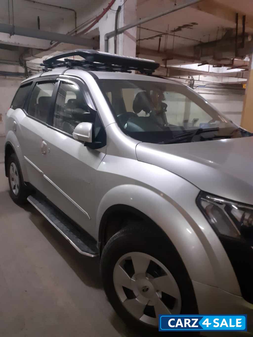 Mahindra XUV 500 W6