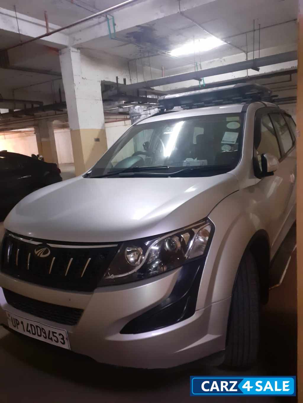 Mahindra XUV 500 W6