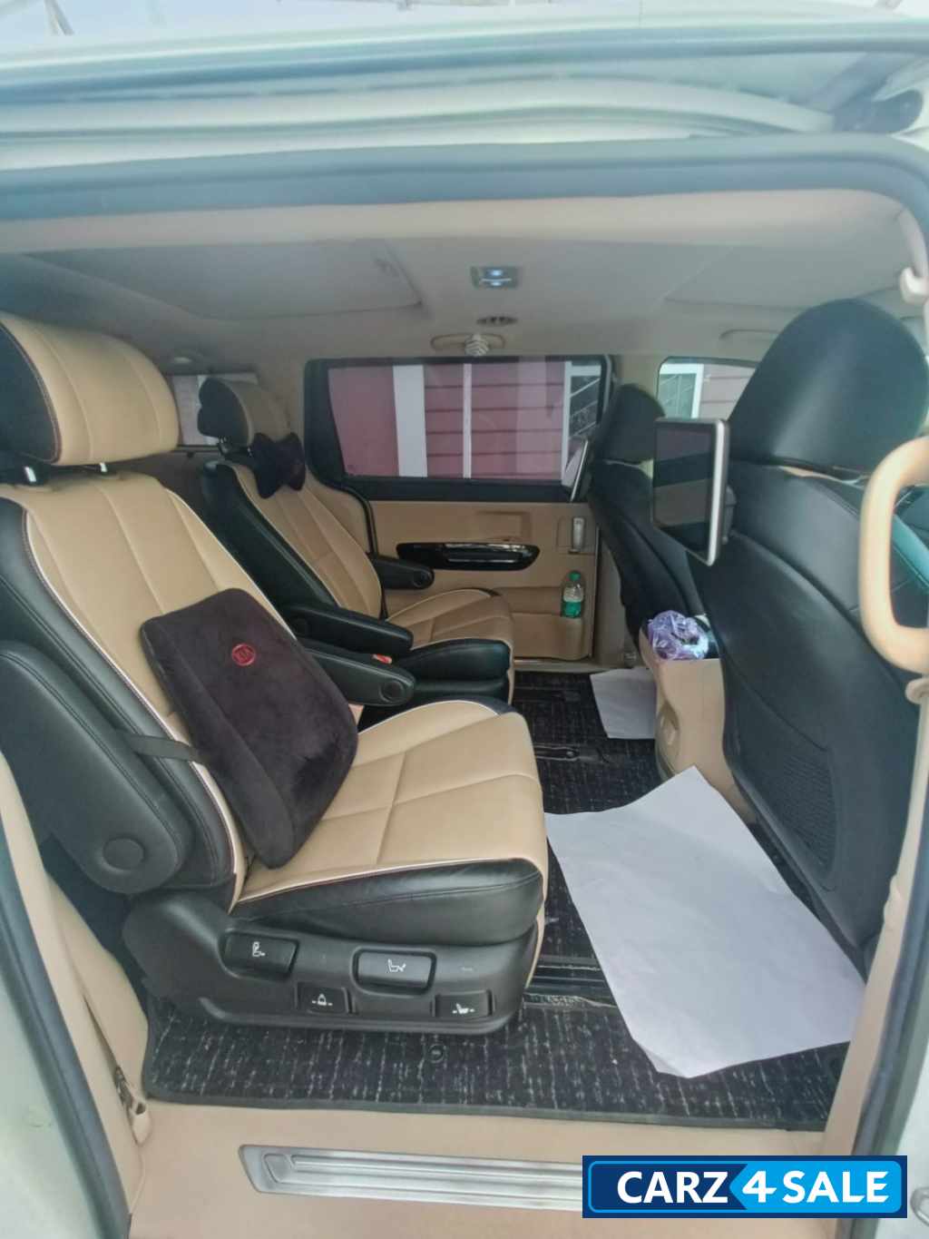 Kia Carnival Limousine Kia Carnival Limousine