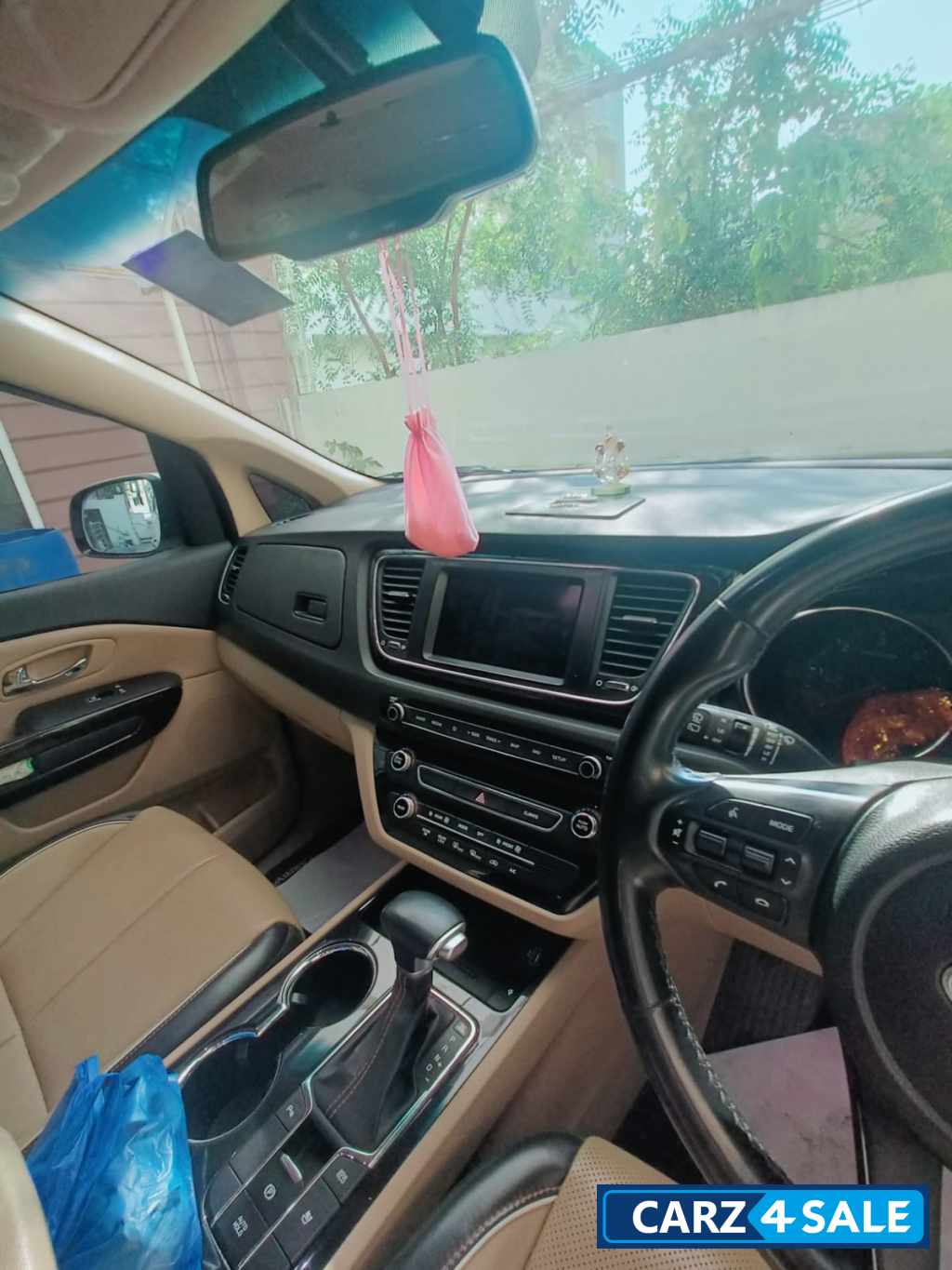 Kia Carnival Limousine Kia Carnival Limousine