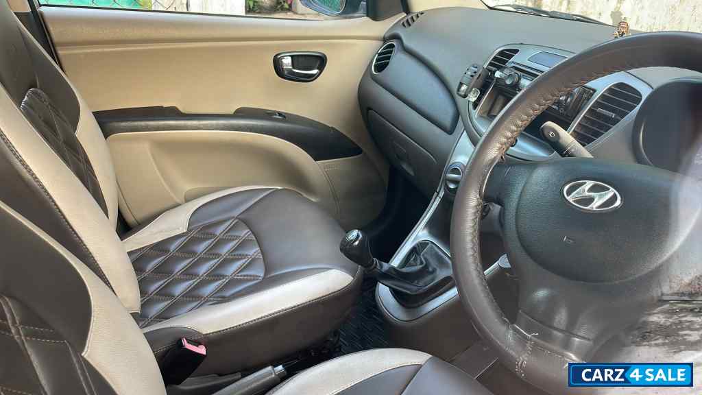 Ice Silver Hyundai i10 Magna