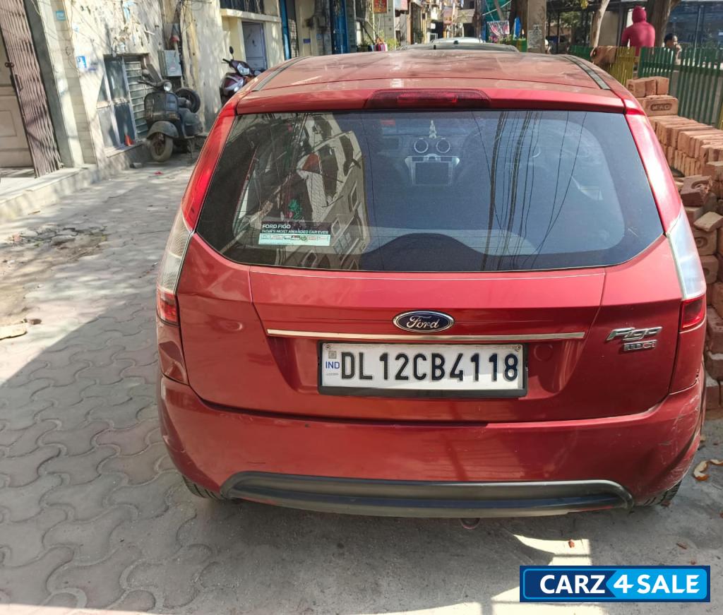 Red Ford Figo ZXI