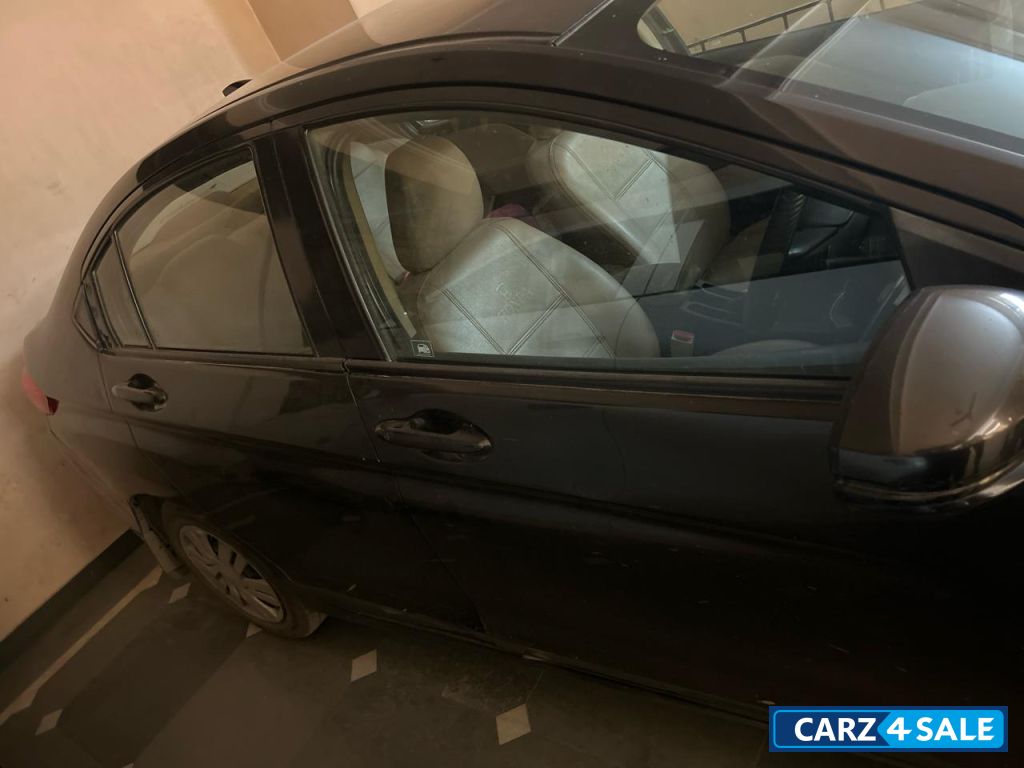 Grey Honda City SV Grey Honda City SV