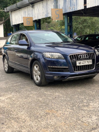 Blue Audi Q7 3.TDI QUATTRO