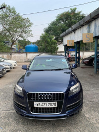 Blue Audi Q7 3.TDI QUATTRO