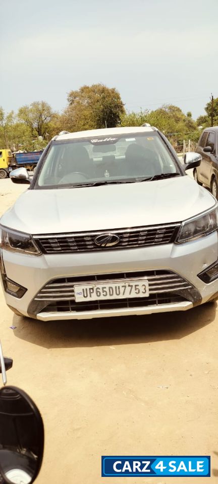 Mahindra XUV300 W8o