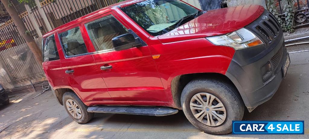 Mahindra TUV300 T 4