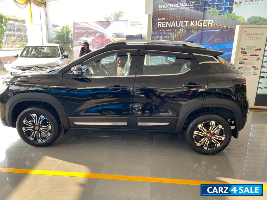 Black Renault Kiger RXZ Turbo