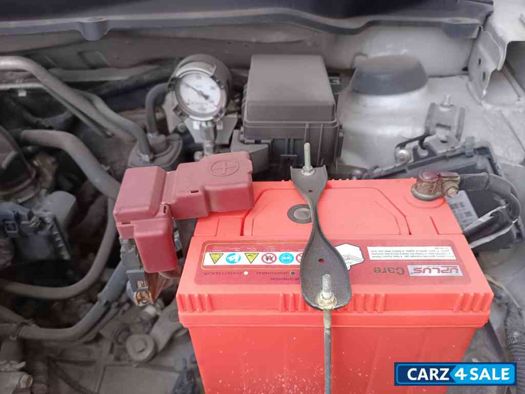 Pearl Arctic White Maruti Suzuki Celerio Vxi CNG Green