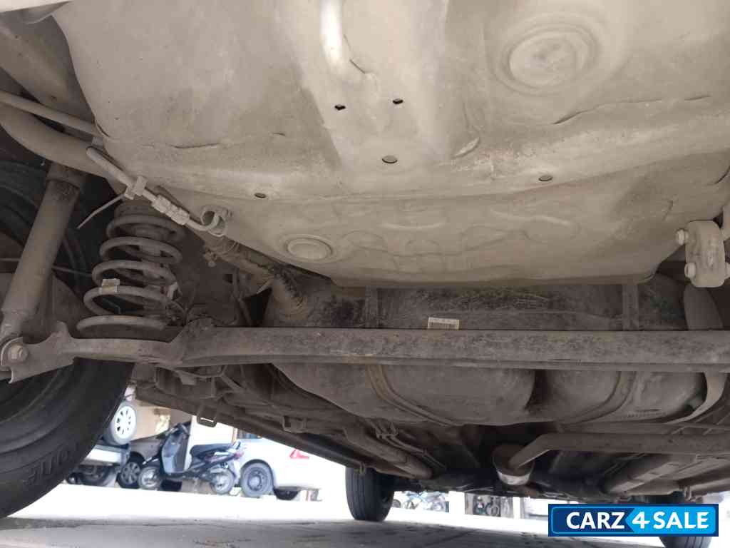 Pearl Arctic White Maruti Suzuki Celerio Vxi CNG Green