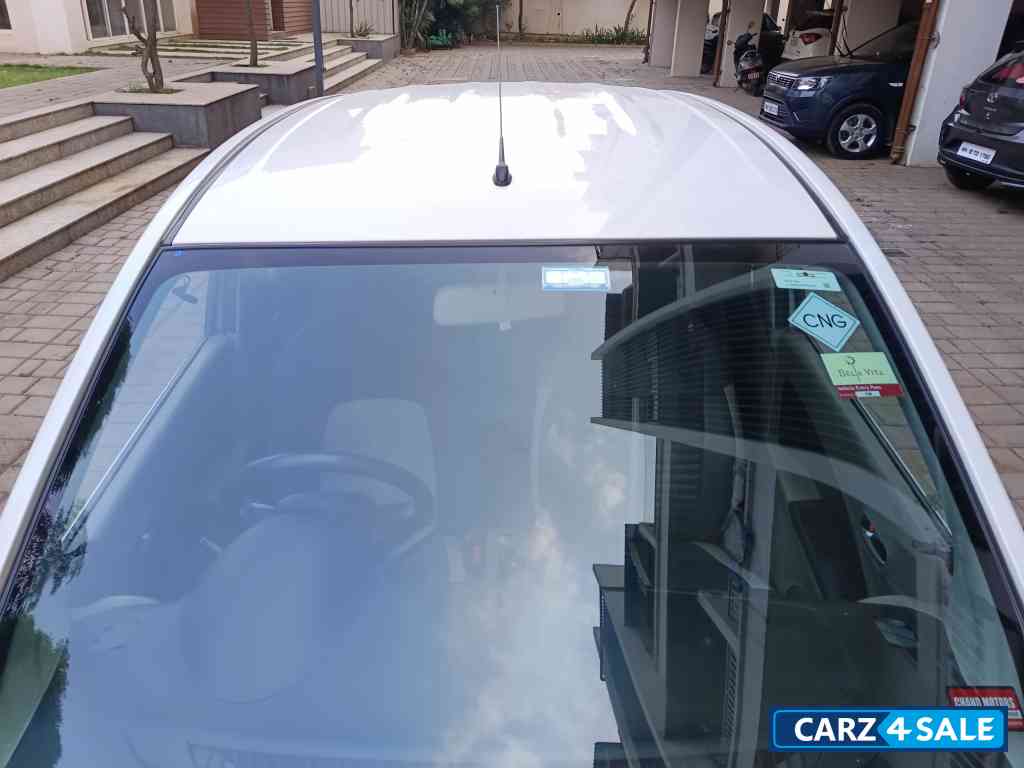 Pearl Arctic White Maruti Suzuki Celerio Vxi CNG Green