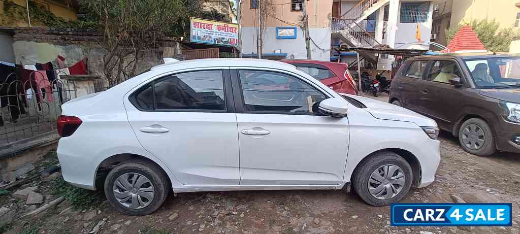 Pearl White Honda Amaze S