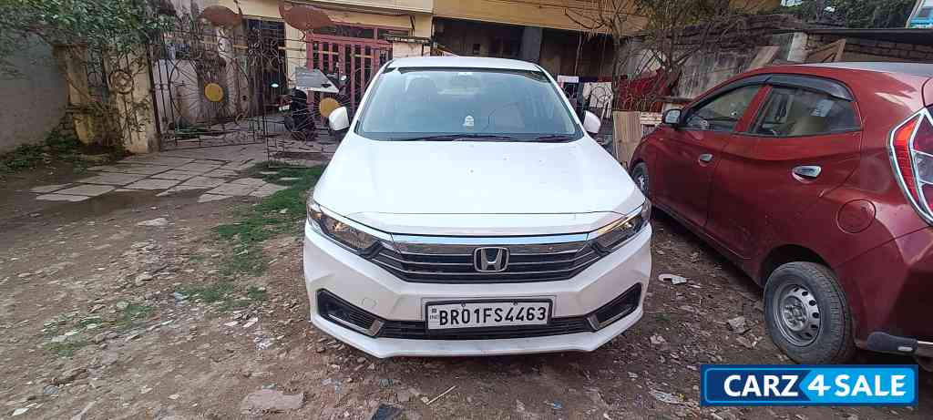 Pearl White Honda Amaze S