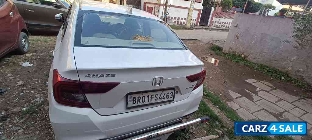 Pearl White Honda Amaze S