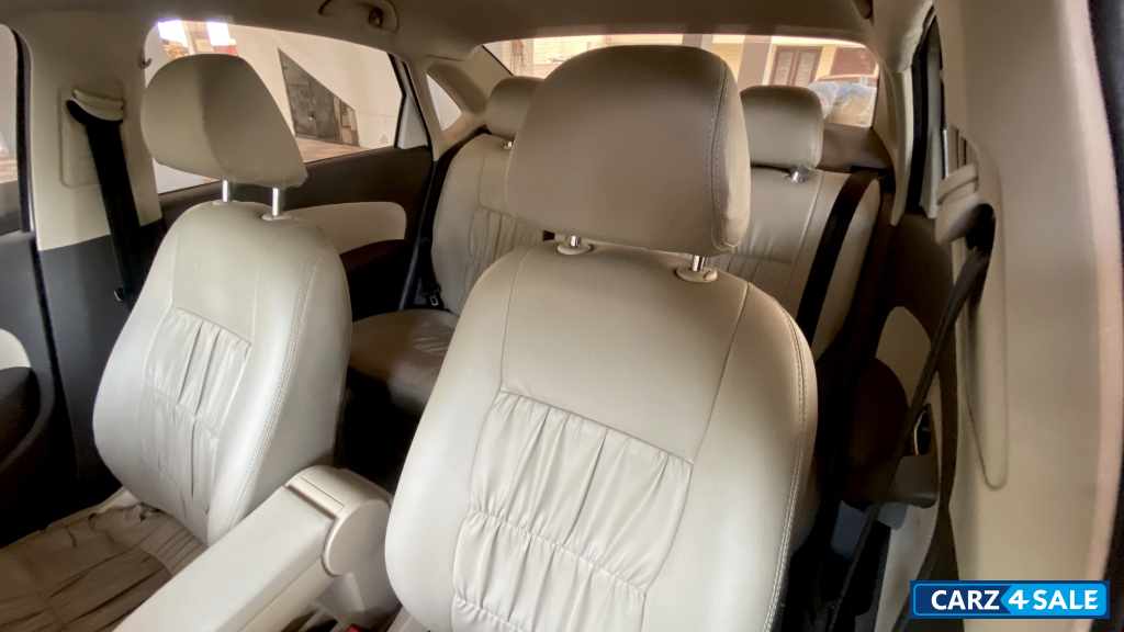 White Volkswagen Vento Petrol