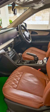 Mahindra XUV700 AX5 MT Petrol 7 seater