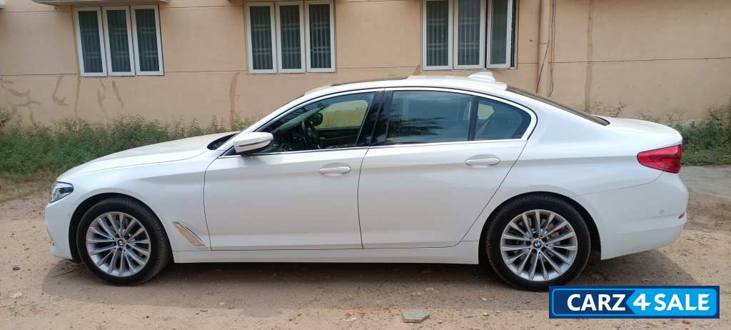 Alphine White BMW 5-Series 520 luxury line