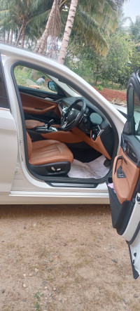 Alphine White BMW 5-Series 520 luxury line