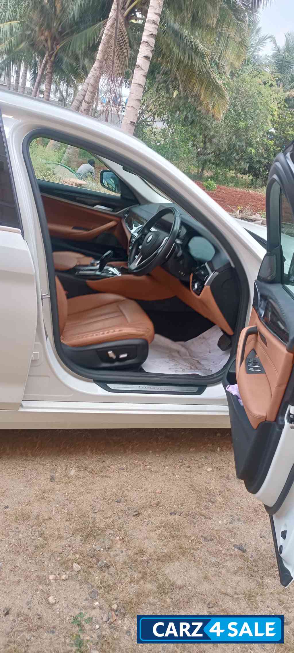 Alphine White BMW 5-Series 520 luxury line