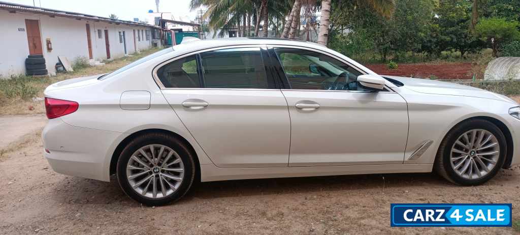 Alphine White BMW 5-Series 520 luxury line