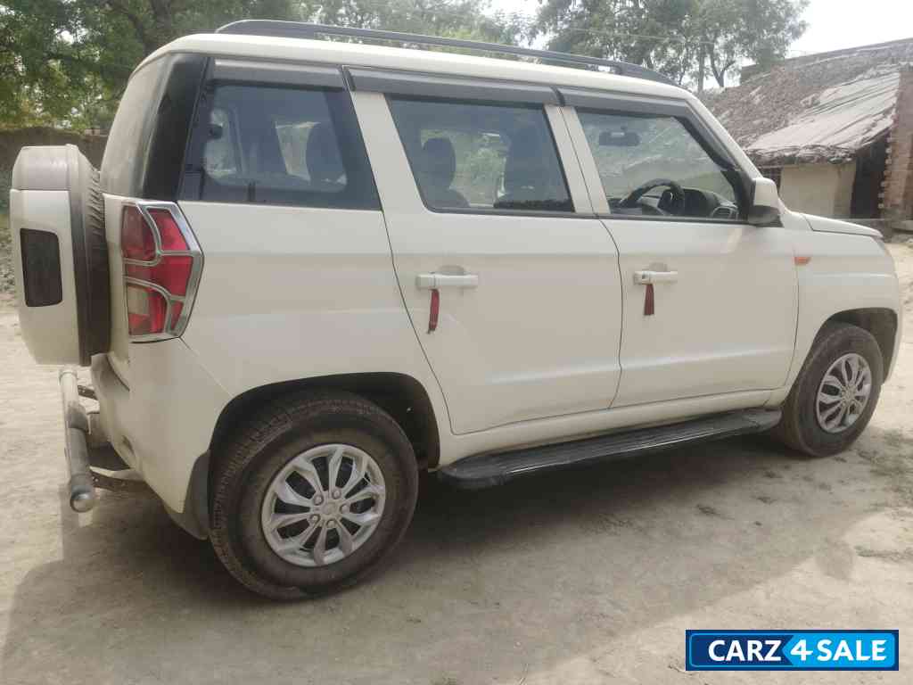 White Mahindra TUV300 T6