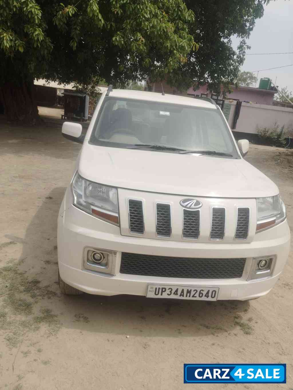 White Mahindra TUV300 T6
