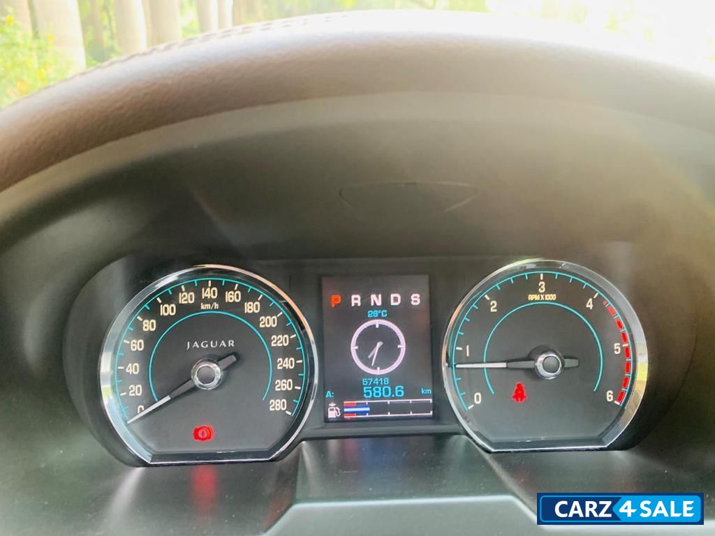 Jaguar XF 3.0-litre, V6 engine