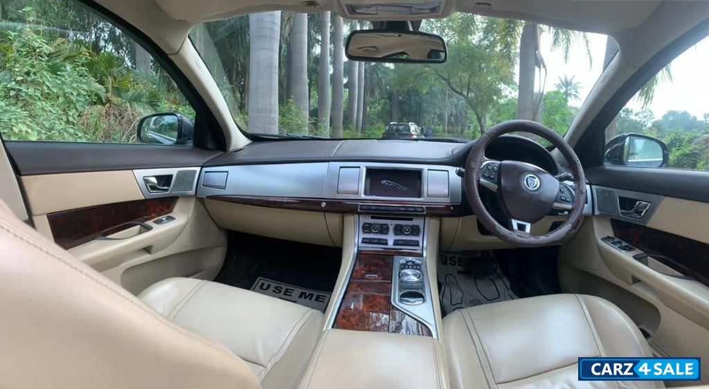 Jaguar XF 3.0-litre, V6 engine