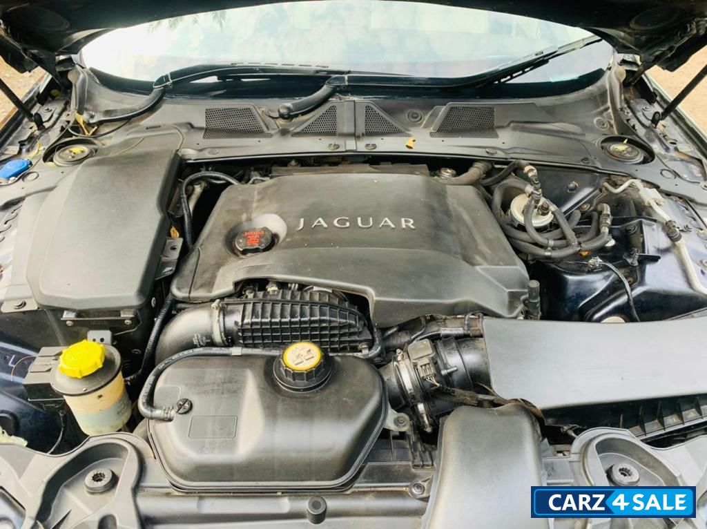 Jaguar XF 3.0-litre, V6 engine