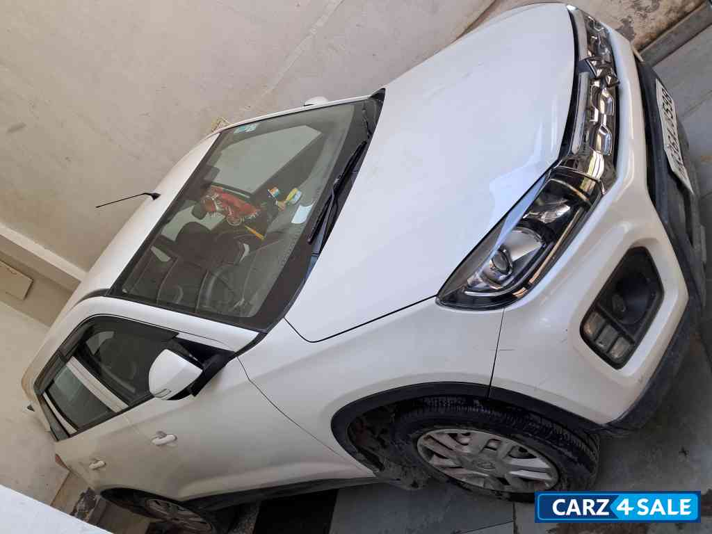 Maruti Suzuki Vitara Brezza LXI Maruti Suzuki Vitara Brezza LXI