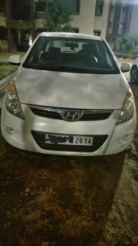 Crystal White Hyundai i20 MEGNA