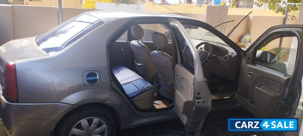 Silver Mahindra Renault Logan 1.6Glx