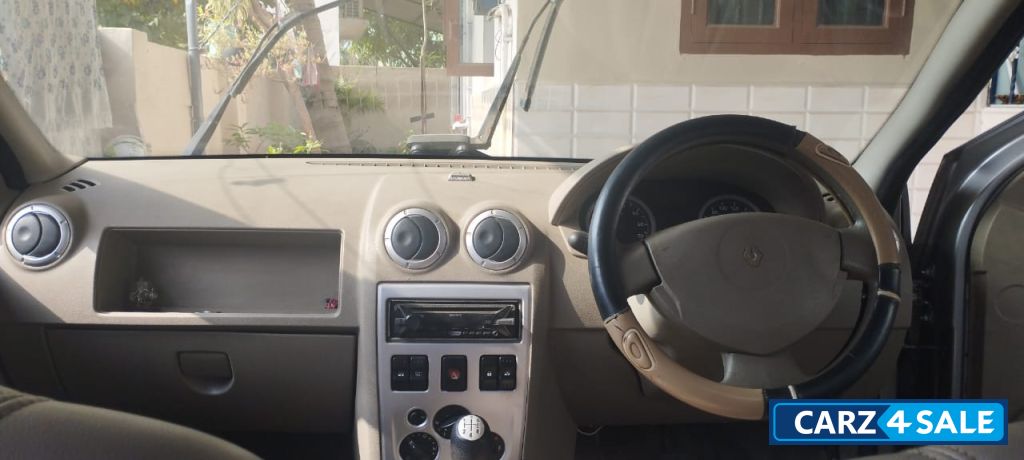 Silver Mahindra Renault Logan 1.6Glx
