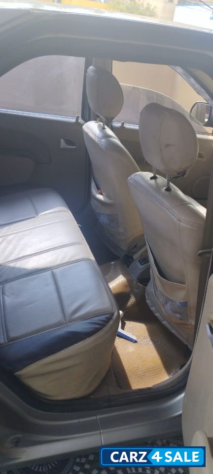 Silver Mahindra Renault Logan 1.6Glx