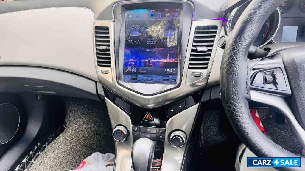 White Chevrolet Cruze AUTOMATIC DIESEL