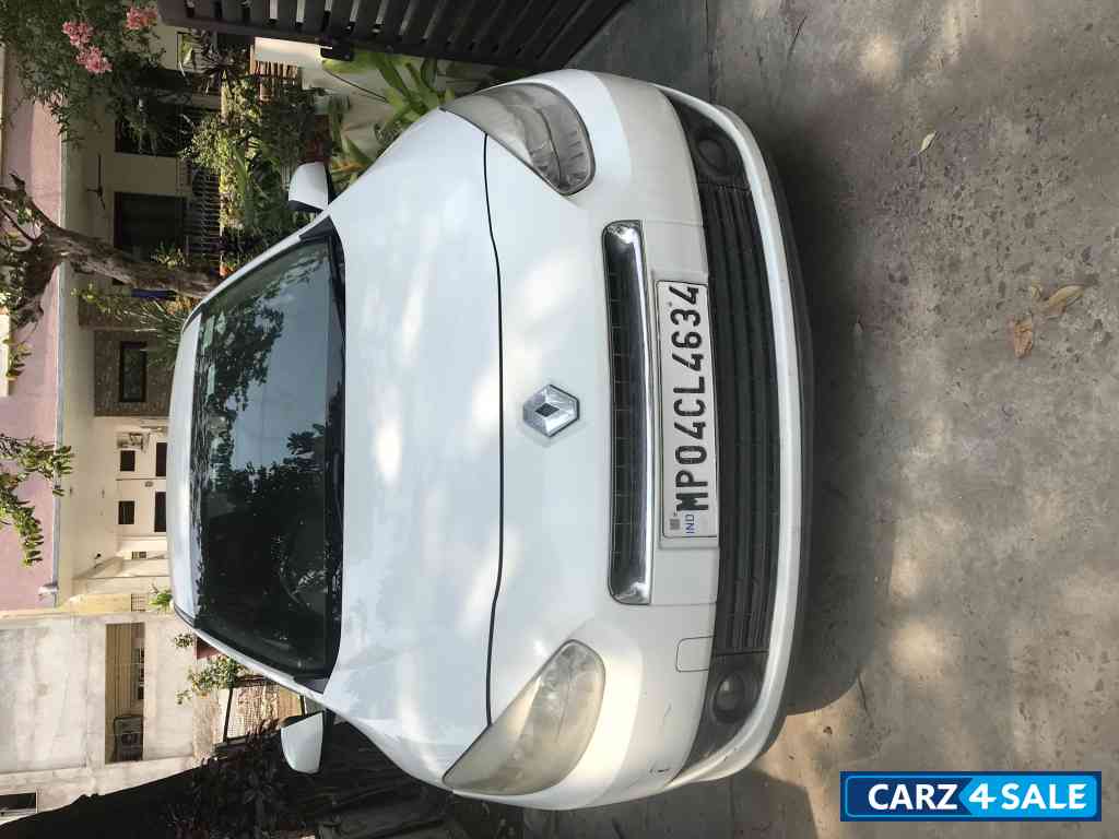 White Renault Fluence E2