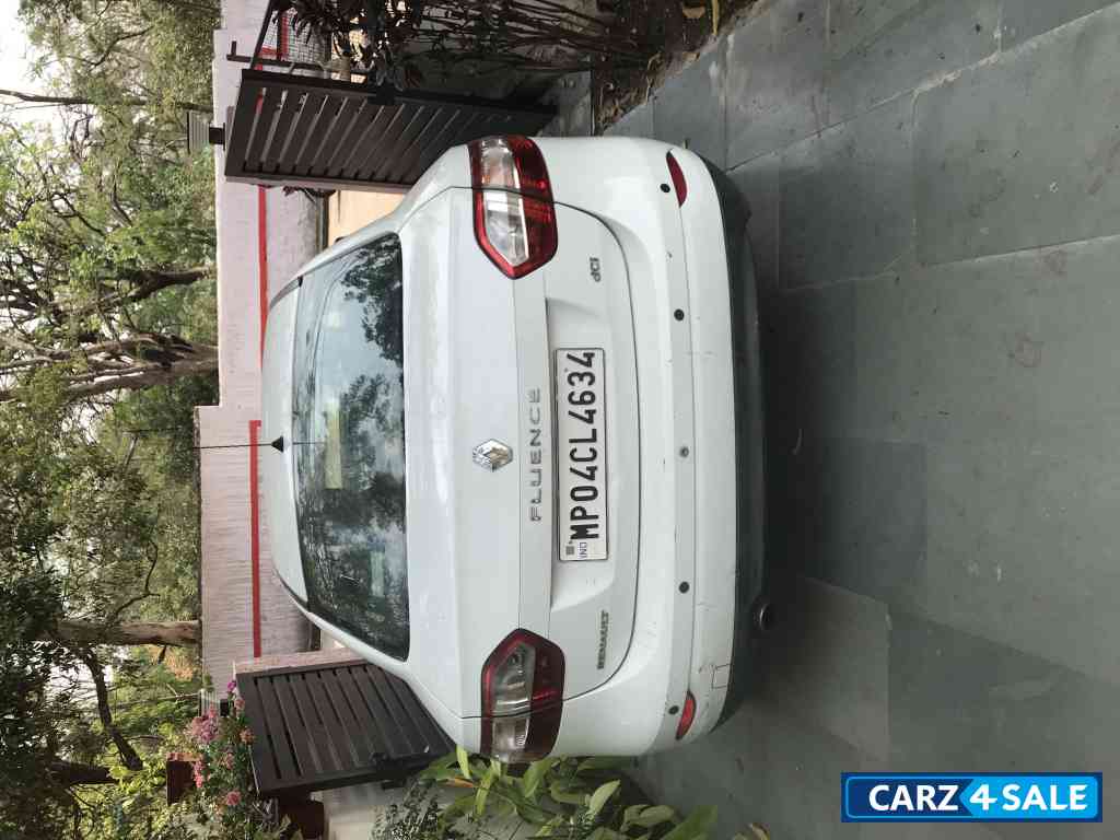 White Renault Fluence E2