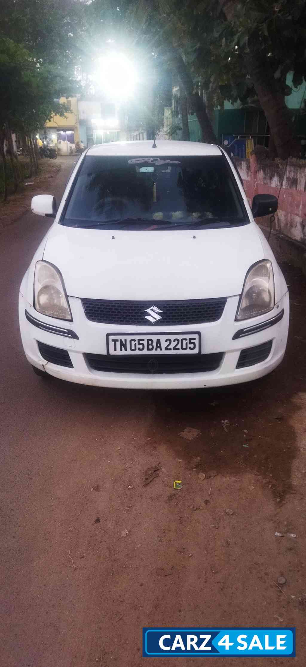 White Maruti Suzuki Swift Dzire