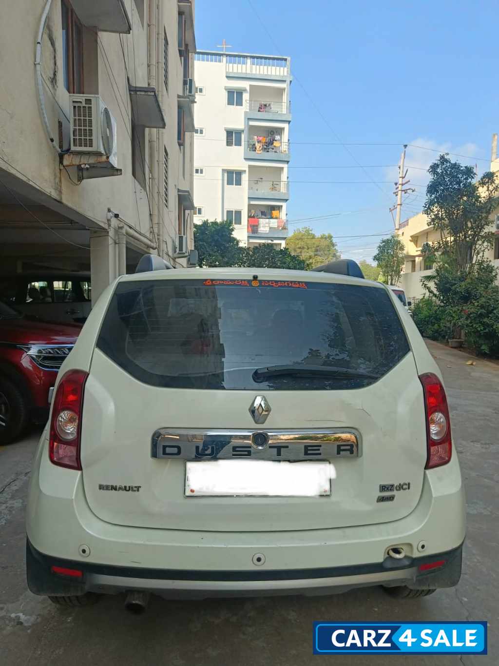 White Renault  4x4