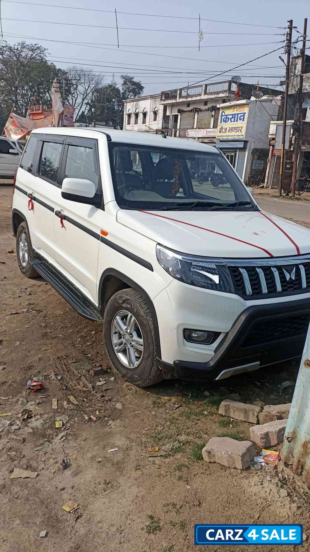 White Mahindra Bolero Neo N 10