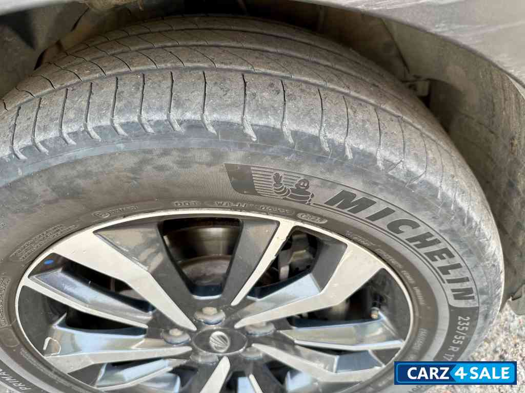 Mahindra XUV300 Diesel W8 (O)