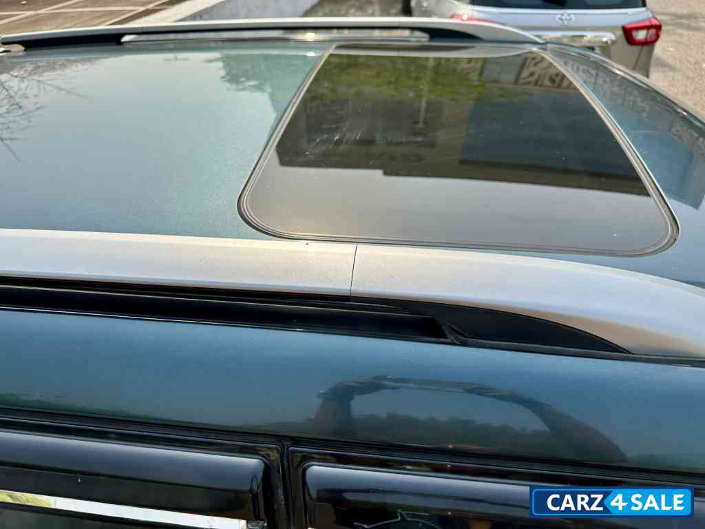 Mahindra XUV300 Diesel W8 (O)