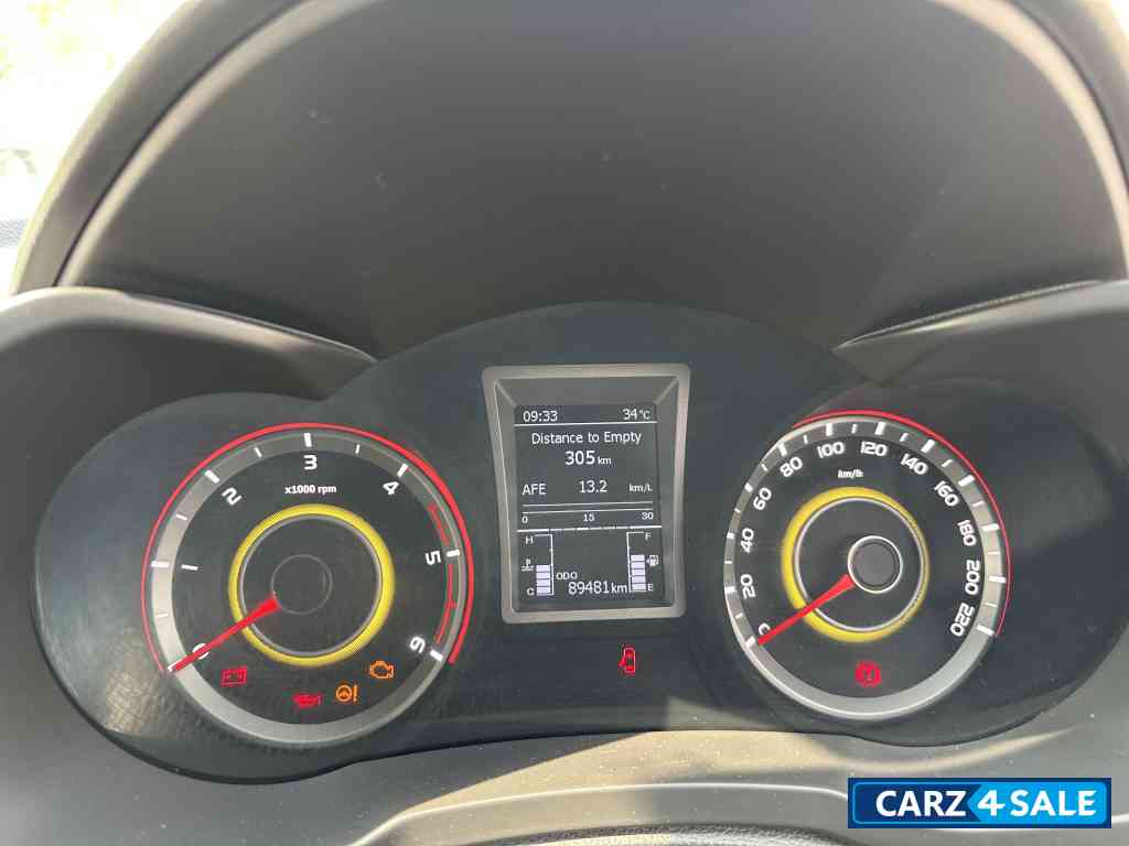 Mahindra XUV300 Diesel W8 (O)