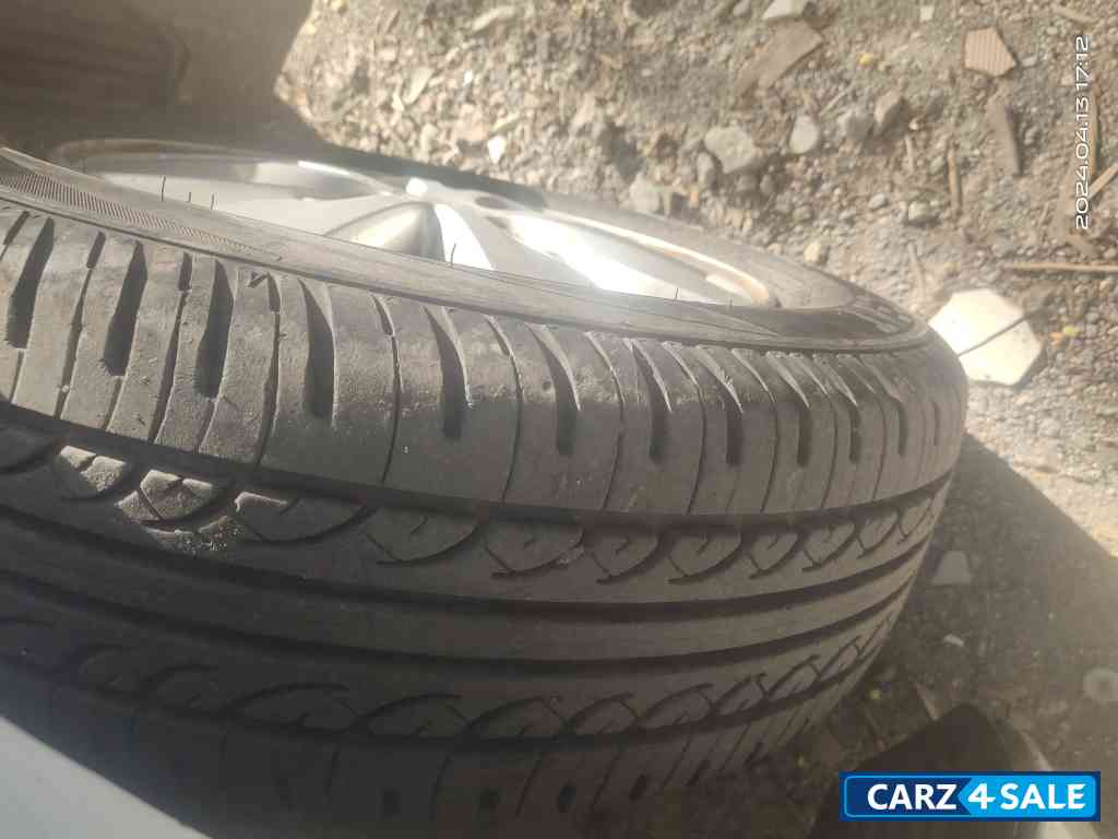 Pearl White Hyundai i20 Type 2