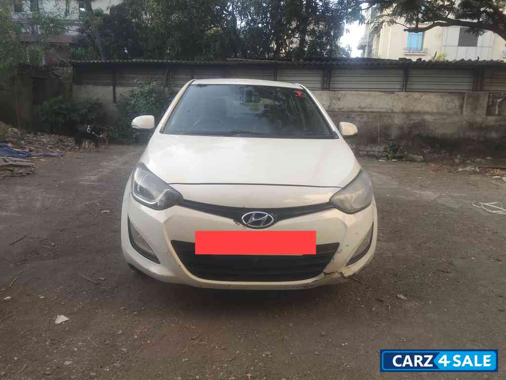 Pearl White Hyundai i20 Type 2