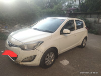 Pearl White Hyundai i20 Type 2